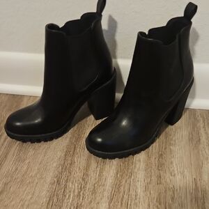 SODA Black Chelsea-Style Block Heel Ankle Boots - Women